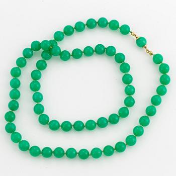 Chrysoprase bead necklace.