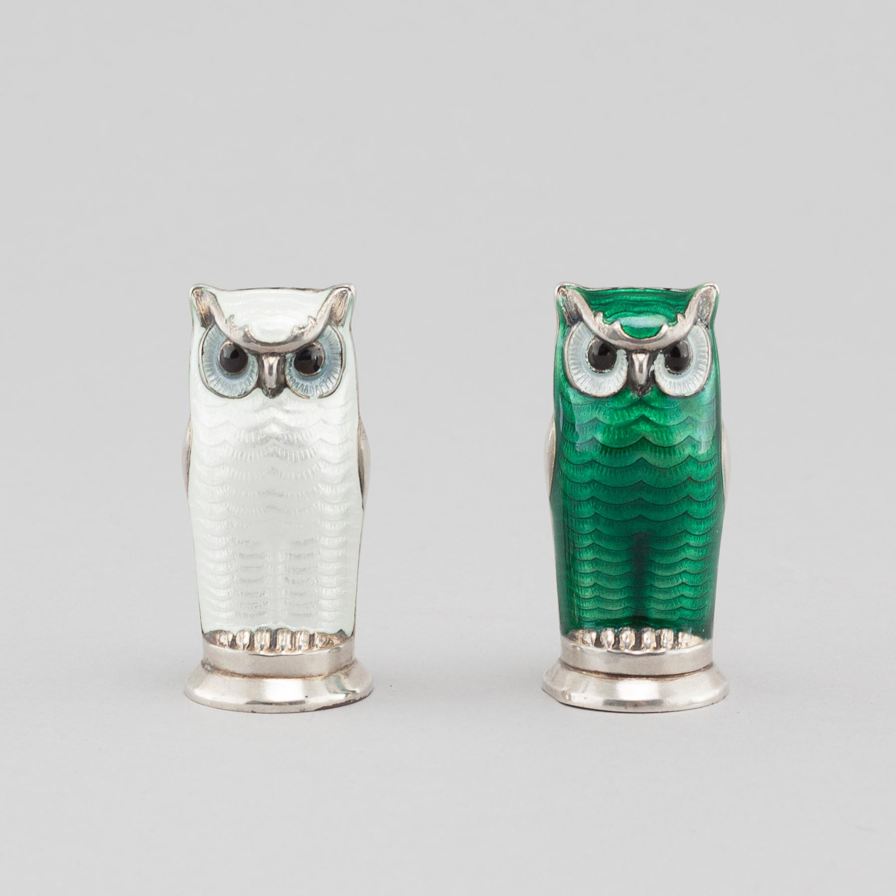 A salt and a pepper shaker, silver and enamel, from David Andersen in Norway, 20th century.