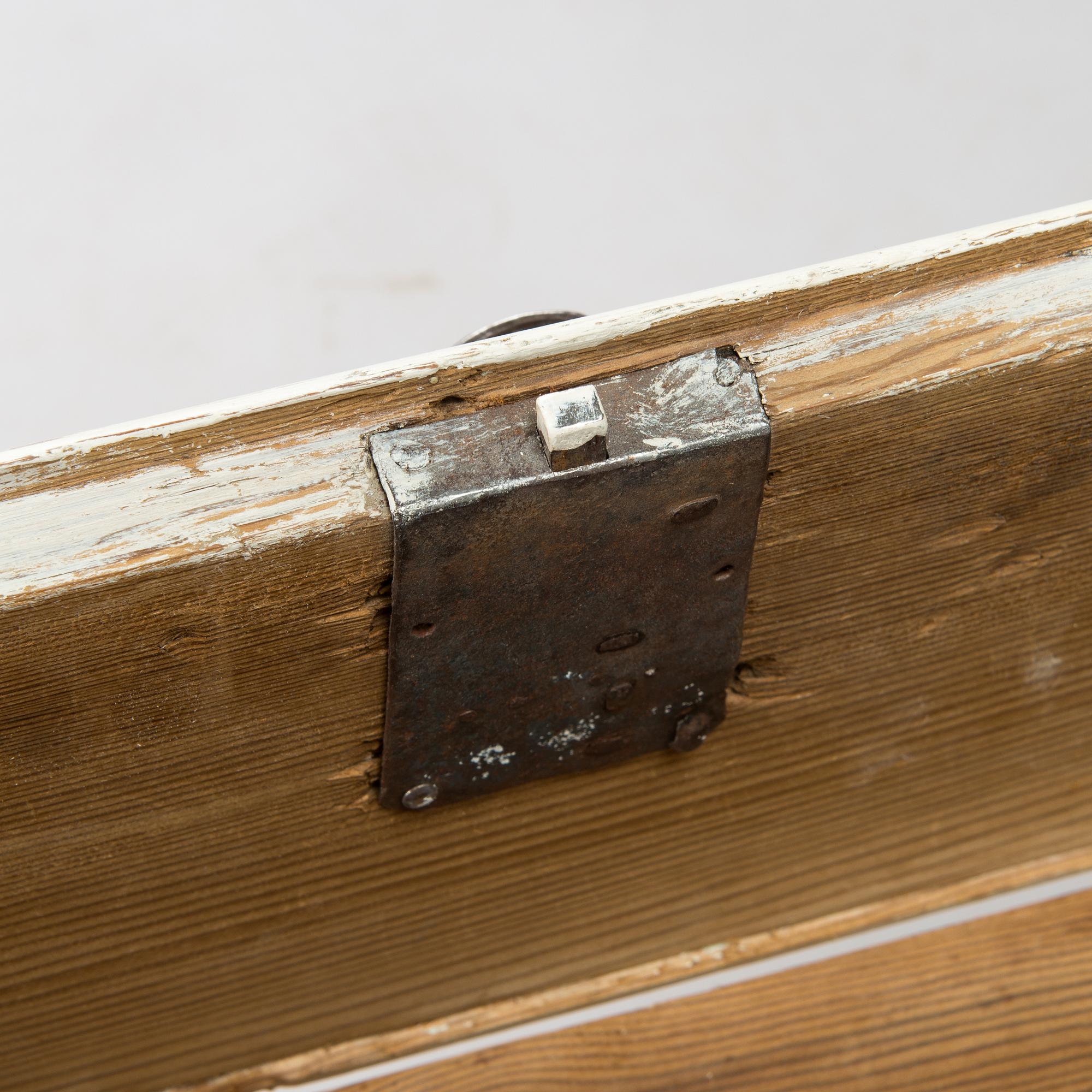 A mid 18th Century chest of drawers.