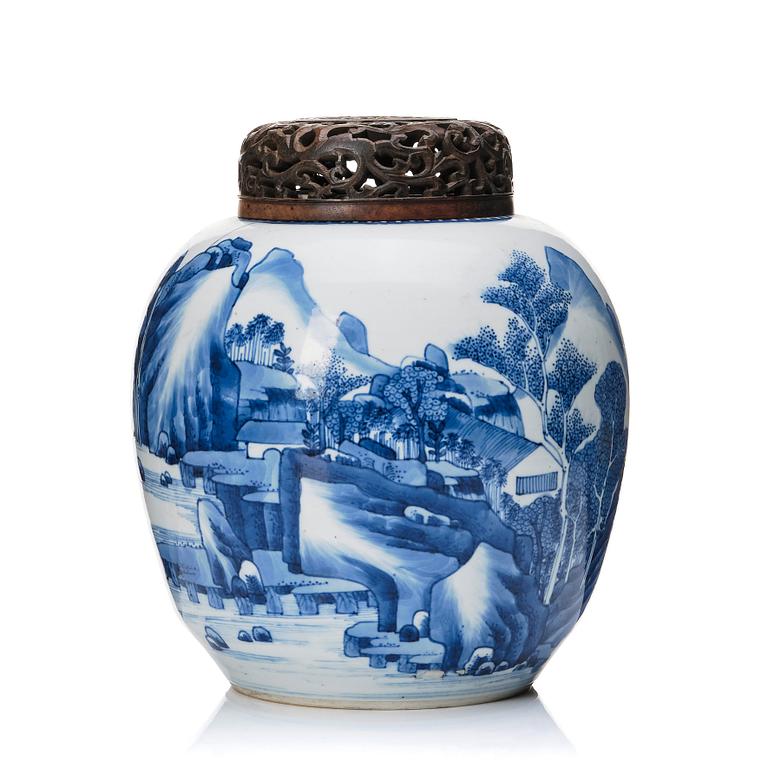 A Chinese blue and white jar, Qing dynasty, Kangxi (1662-1722).