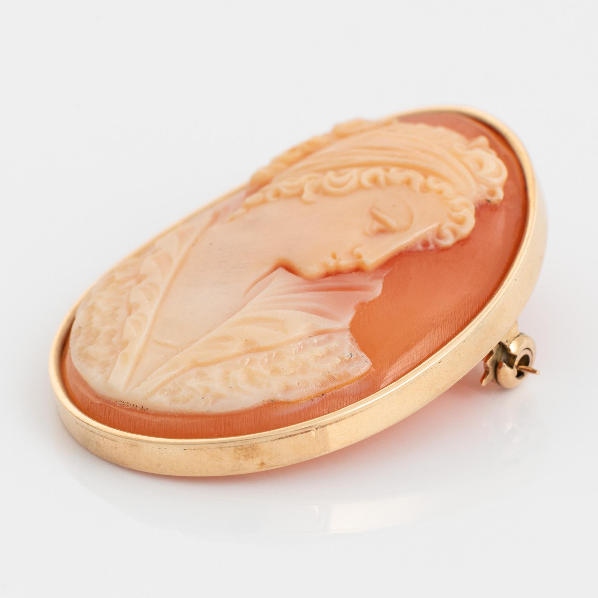 14K gold and carved  shell cameo brooch/pendant.