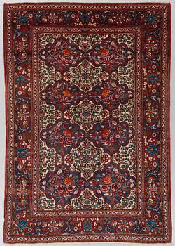 SEMI-ANTIQUE BAKHTIARI, AROUND 214 x 150 cm.