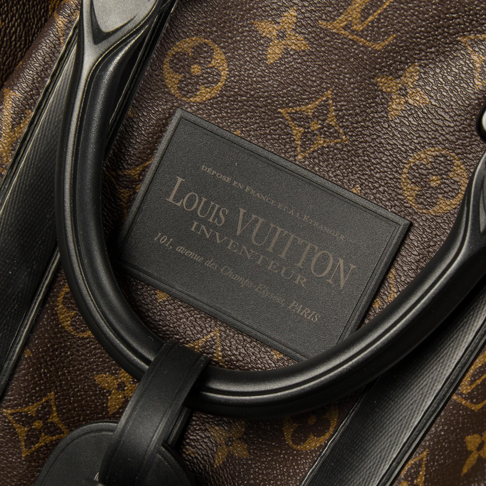 LOUIS VUITTON,.