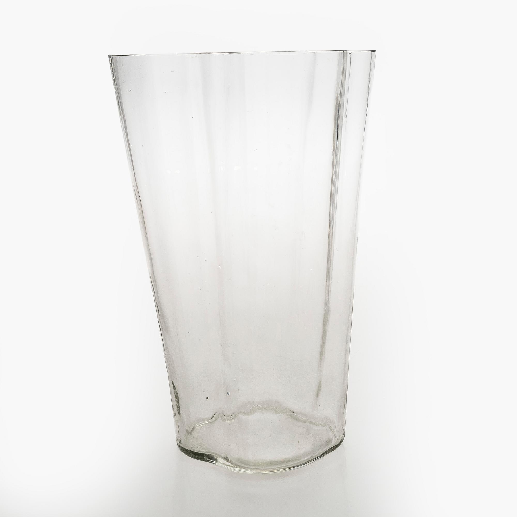 Alvar Aalto, vas, modell 3032, signerad Alvar Aalto 173/1986.