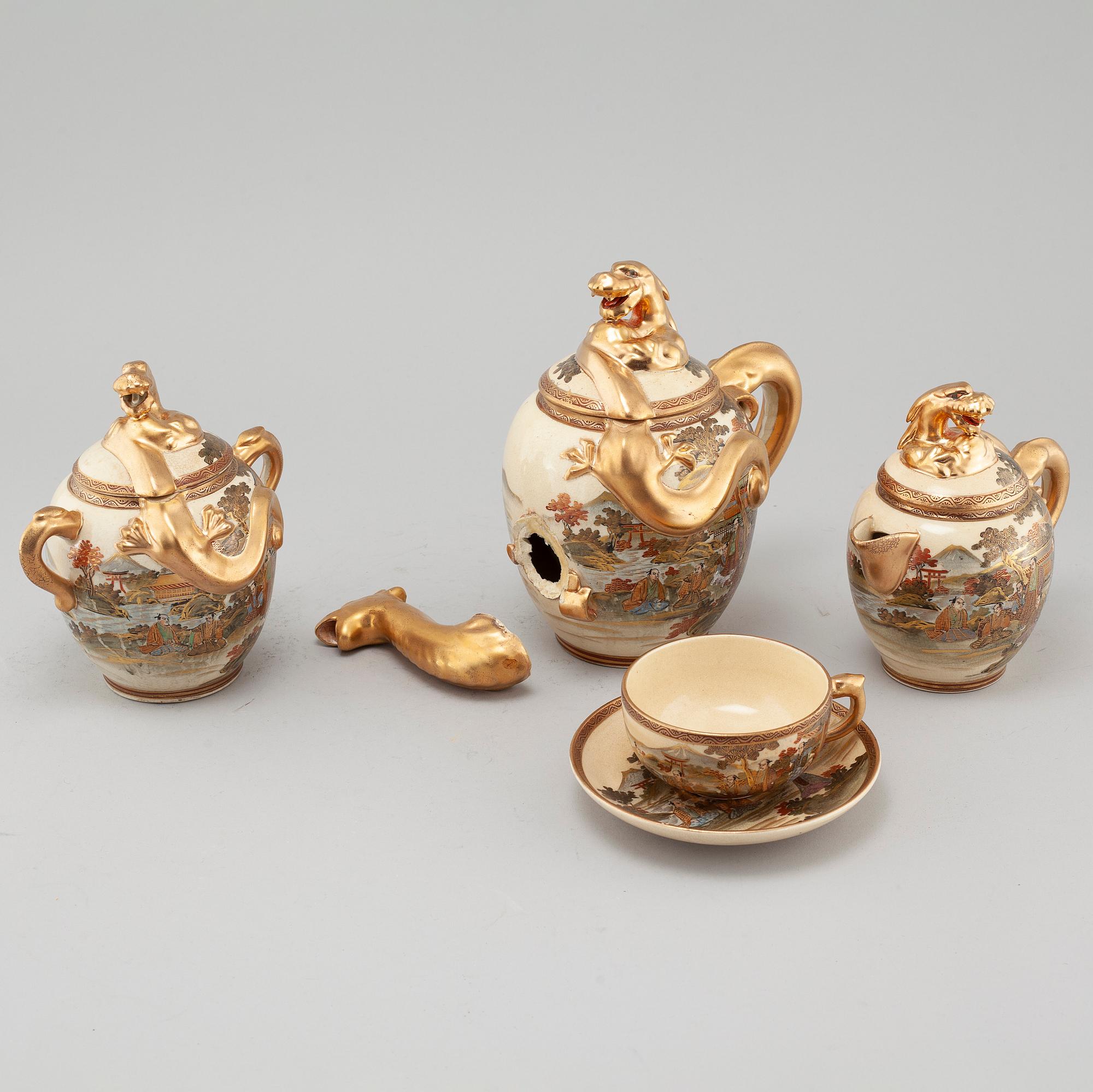 An earthenware teaset in box from the turn of the century 1900.