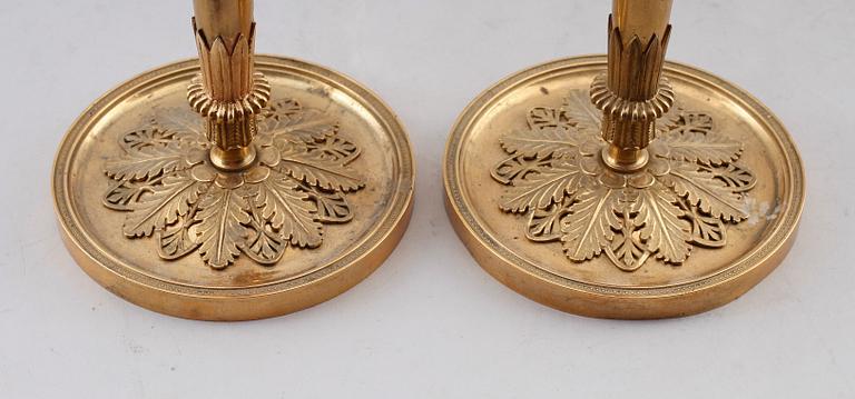 LJUSSTAKAR, 1 par, empire, brännförgylld brons, 1800-talets första hälft.
