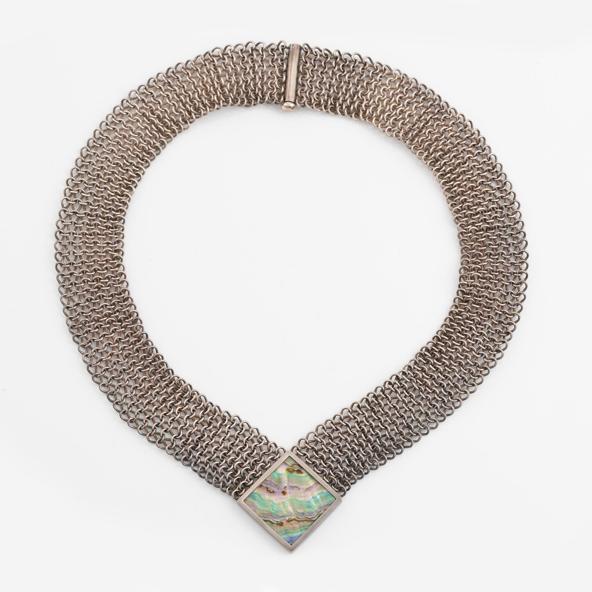 Collier, silver med snäckskal.