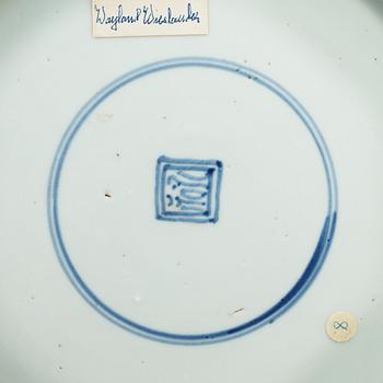 A blue and white dish, Qing dynasty, Kangxi (1662-1722).