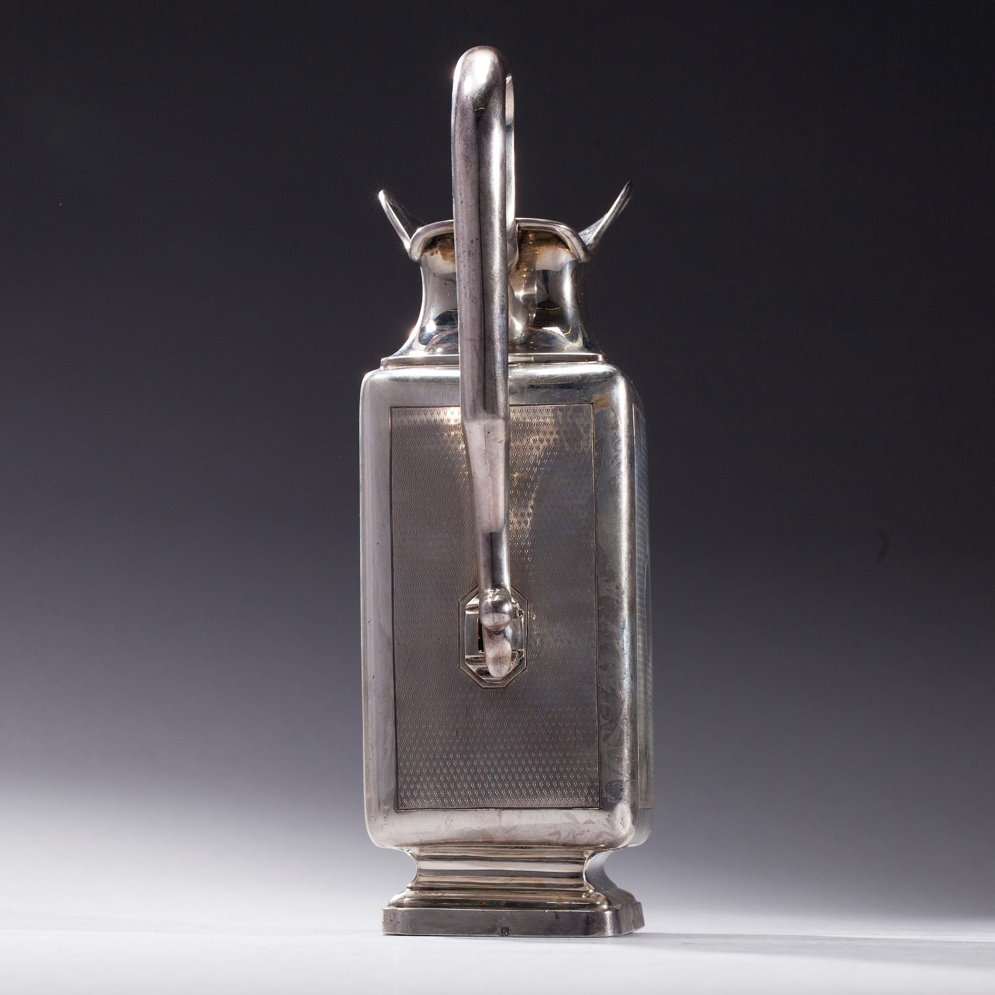 KANNA, silver 950, J. Aimé, Frankrike efter 1838. Vikt 555,8 g.