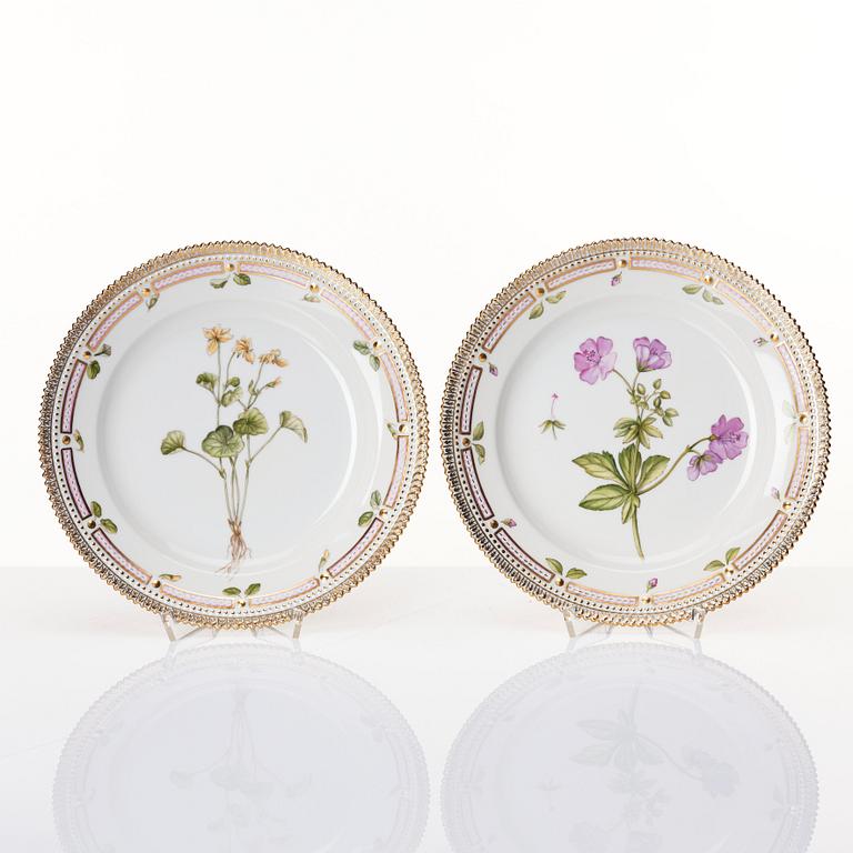 A set of 12 Royal Copenhagen 'Flora Danica' plates, Denmark, 20th Century.