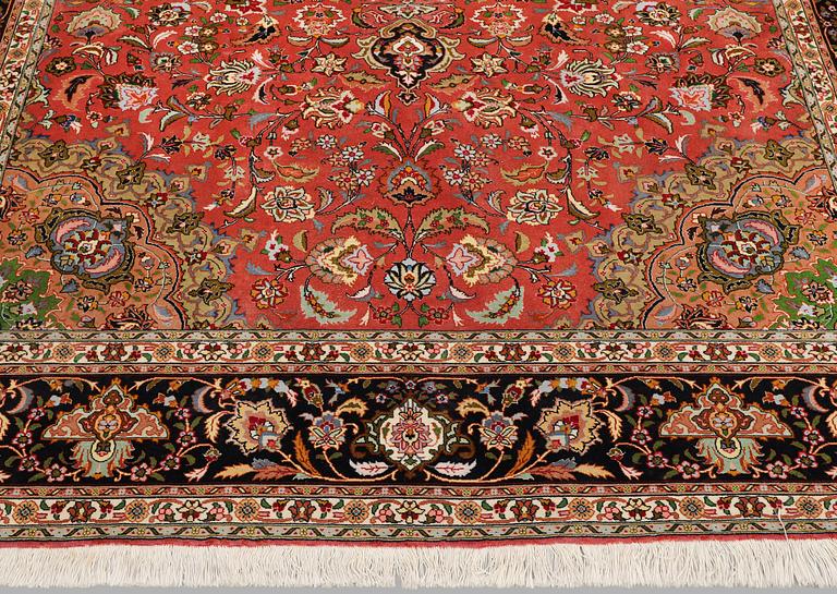 Matta, Täbriz, part silk, 292 x 202 cm.