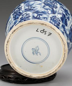 A blue and white jar, Qing dynasty, Kangxi (1662-1722).