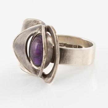 Jewellery set, silver with cabochon-cut amethysts, by Theresia Hvorslev, three pieces.