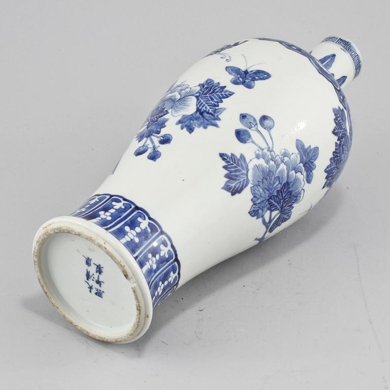 VAS, porslin, Kina, 1800-tal.