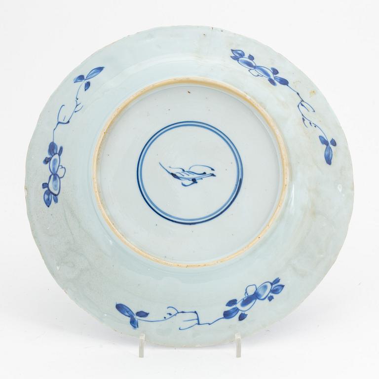 A Chinese blue and white dish, Qing dynasty, Kangxi (1662-1722).