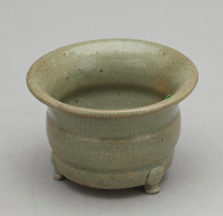 RÖKELSEKAR, lergods, celadon, Ming 1368-1644.