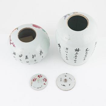 A Chinese umbrellastand, two jars with cover and a pair of vases/table lamps, 20th century.