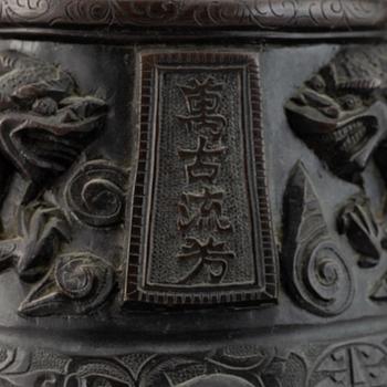 A Chinese bronze bell, early 20th Century.