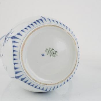 Dining and coffee service, 114 pieces, "Musselmalet", porcelain, Bing & Gröndahl and Royal Copenhagen, Denmark.