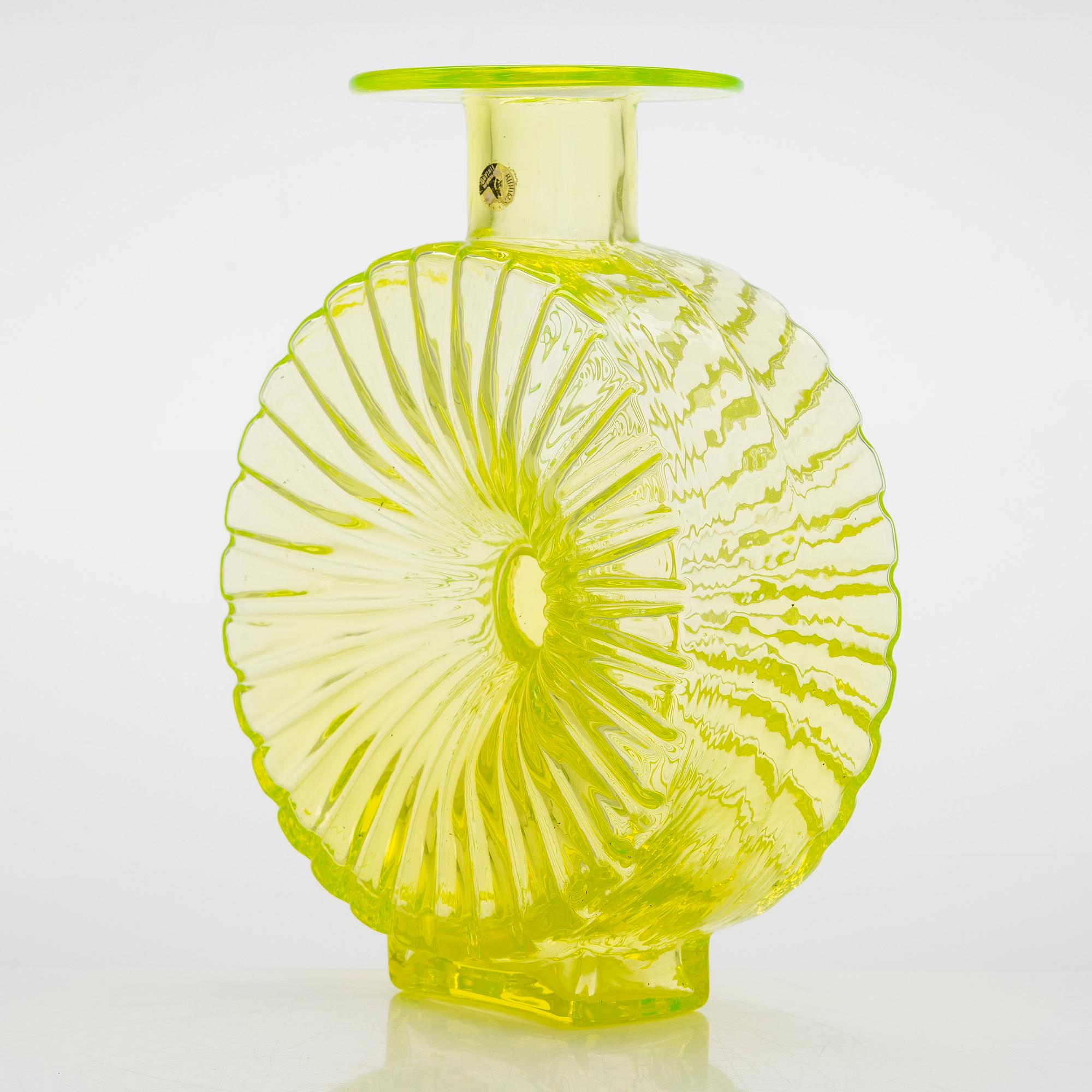 Helena Tynell, flaska, "Solflaskan" Riihimäen Lasi Oy. I produktion 1964-1974.