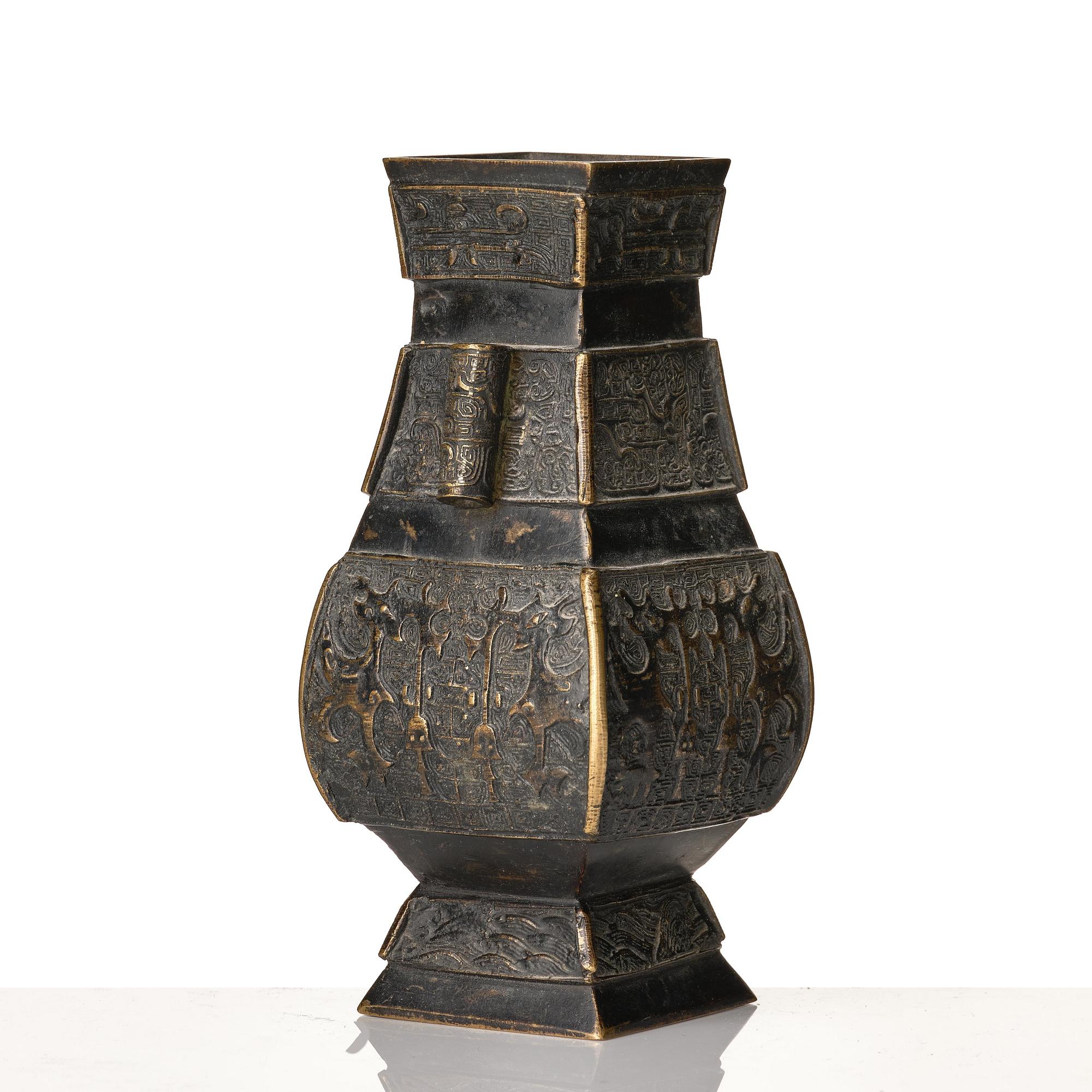 Two bronze vases, Qing dynasty, 18th /19th Century.