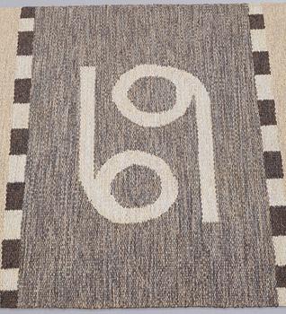 Agda Österberg, GALLERIMATTA, avkortad, rölakan, ca 463 x 89,5 cm, vävd signatur AÖ.
