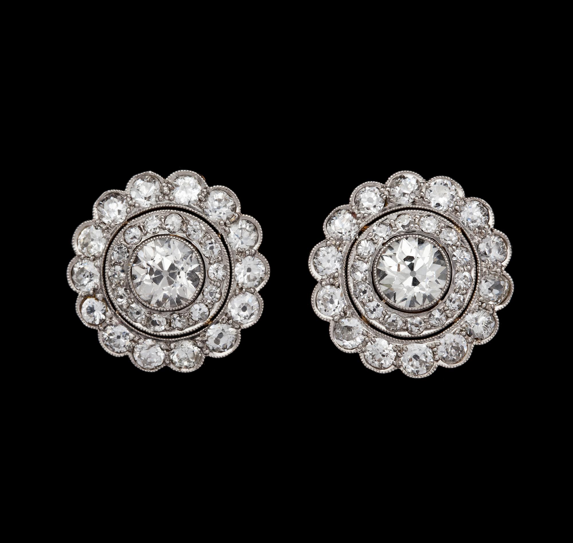 A pair of old cut diamond earclips, tot. app. 5.50 cts, 1930's.