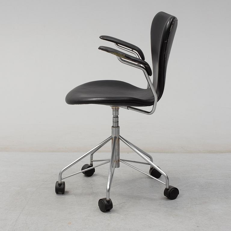 ARNE JACOBSEN, a 'Seven' leather desk chair for Fritz Hansen Denmark 1985.
