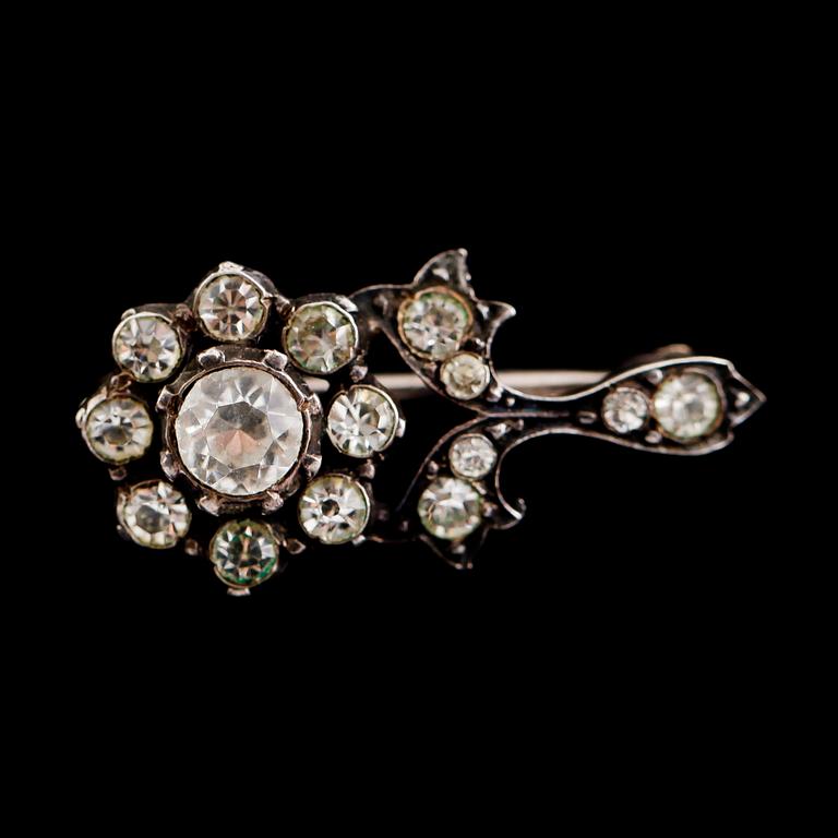 BROSCHER, 7 st, 1800-/1900-tal.