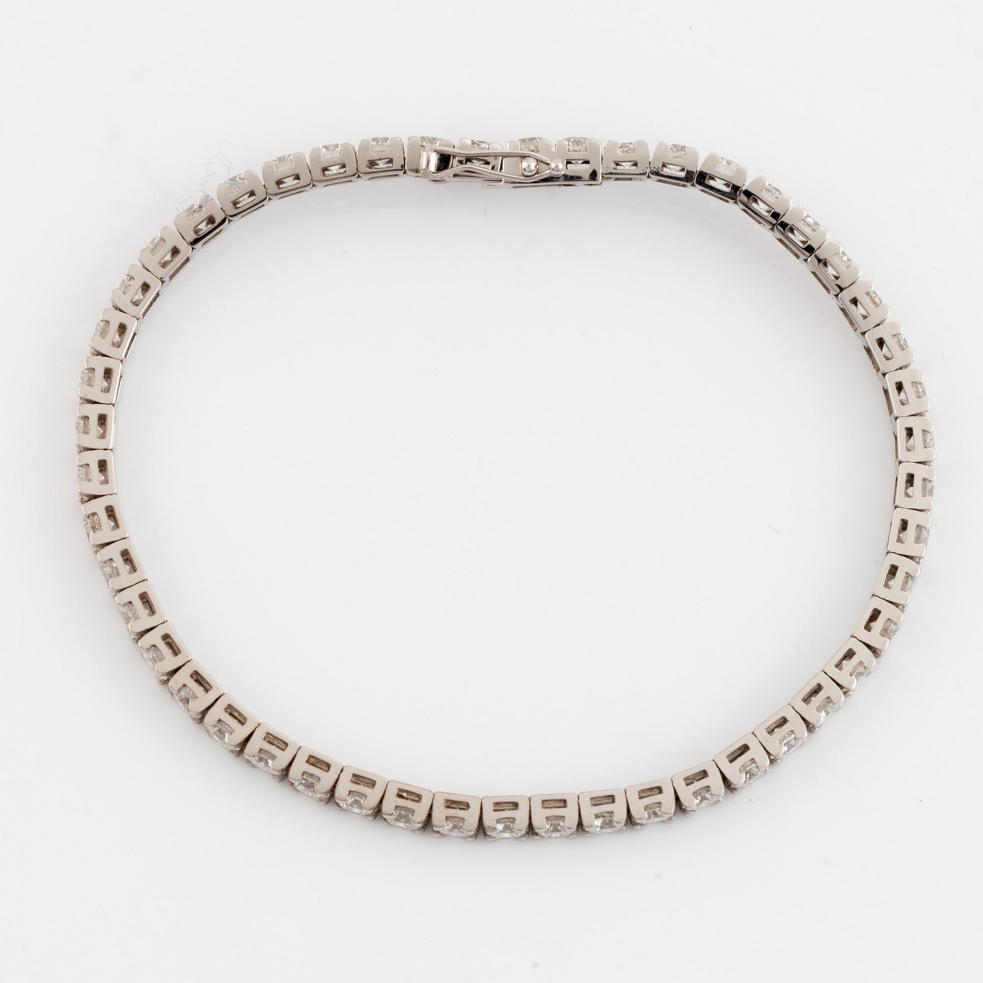 Tennisarmband med briljantslipade diamanter.