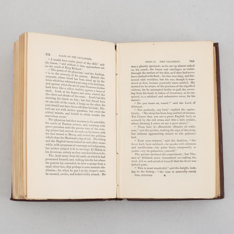 SIR WALTER SCOTT, 35 volymer. The Waverly Novels. Published 1831 by Robert Cadell. Printed by Ballantyne and Co.