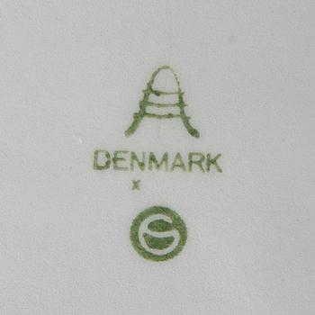 Grethe Meyer, "Blue Edge", tableware, 100 dlr, Royal Copenhagen and Aluminia.