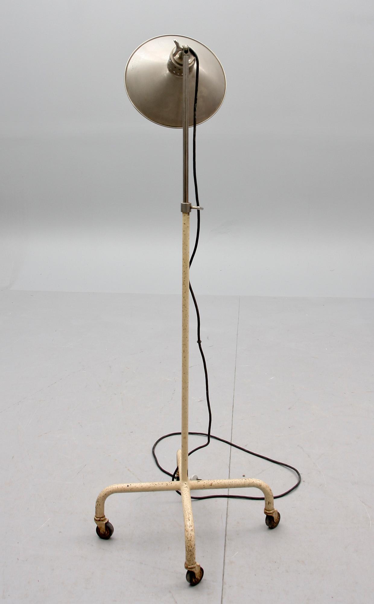 GOLVLAMPA, 1900-talets mitt.