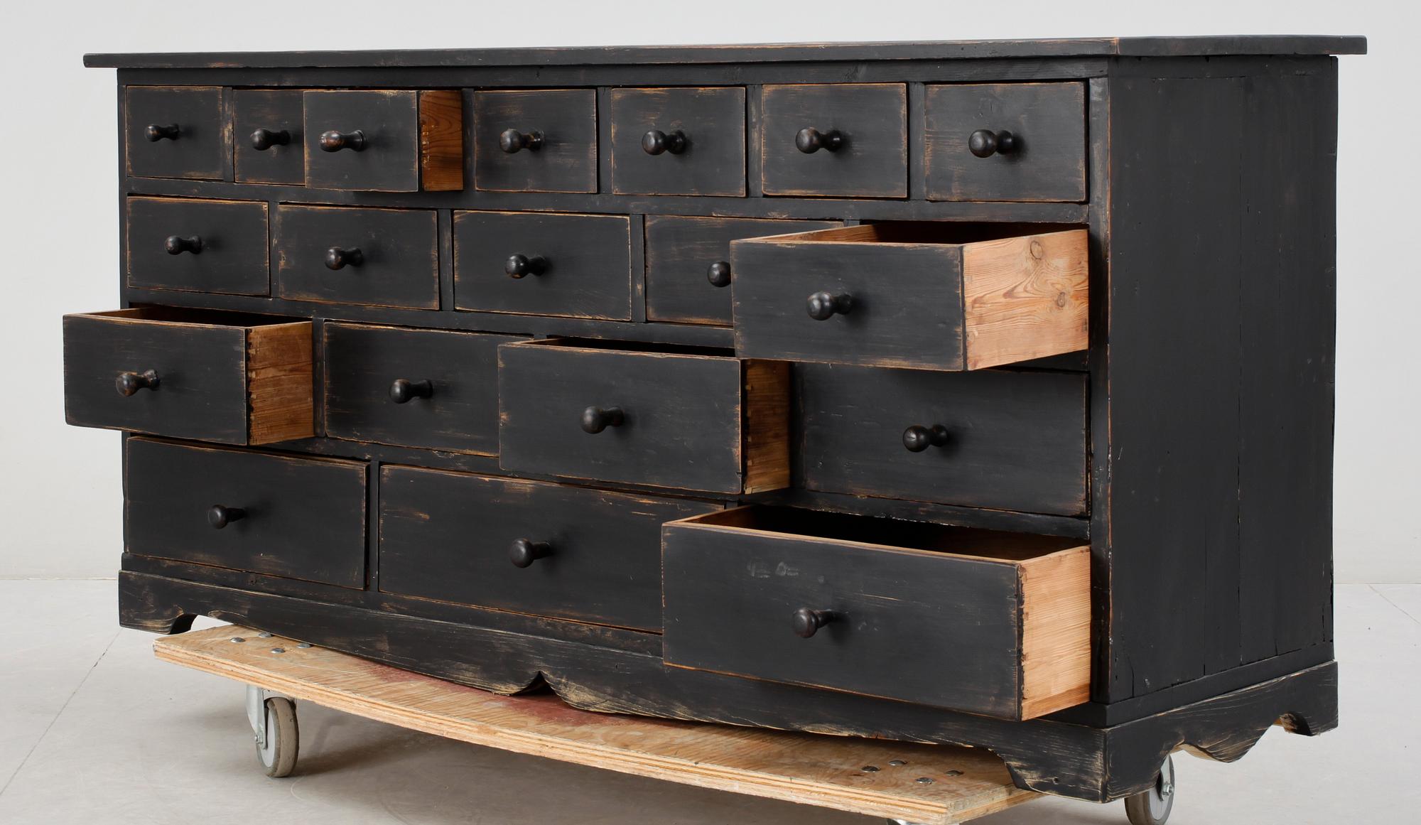 SIDEBORD / LÅDFACK, omkring 1900.