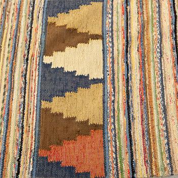 A Swedish flat weave carpet 1930/40's ca 255 x 179 cm.
