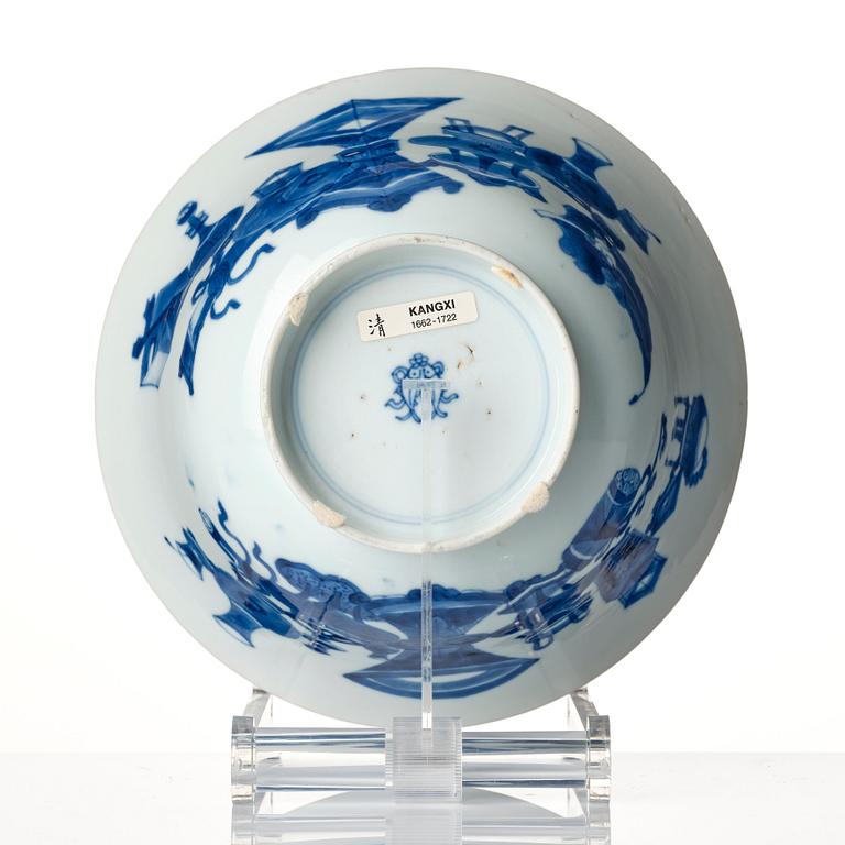 A blue and white bowl, Qing dynasty, Kangxi (1662-1722).