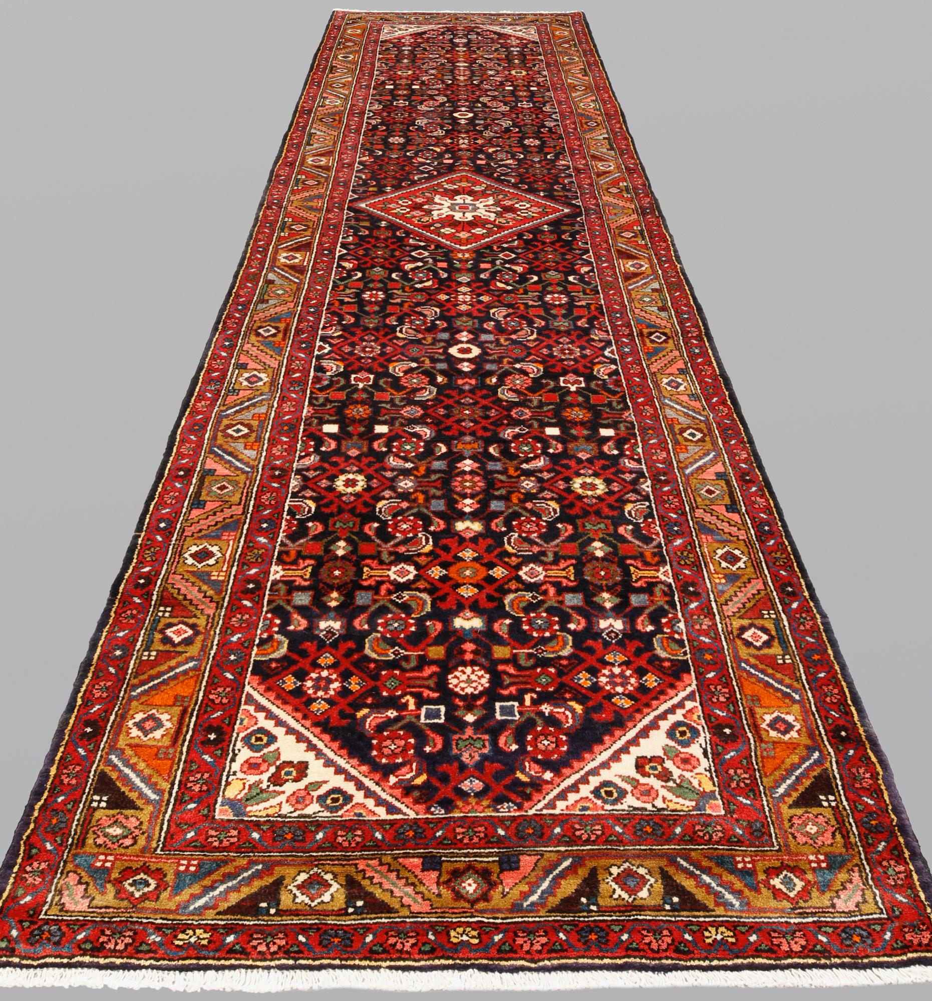 Gallerimatta, Hamadan, ca 420 x 115 cm.