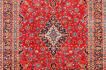 A Kashan carpet, c. 390 x 252 cm.