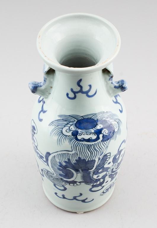 VAS, porslin, Kina, 1800-/1900-tal.