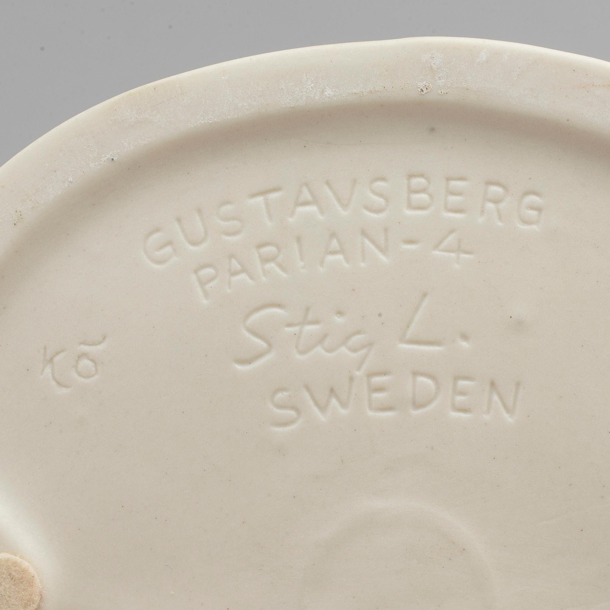 STIG LINDBERG, figurin, parian, "De Tu", ur serien "Figurin". Gustavsberg, 1970-tal.