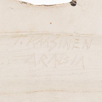 Taisto Kaasinen,  reliefi, kivitavaraa, signeerattu T. Kaasinen.