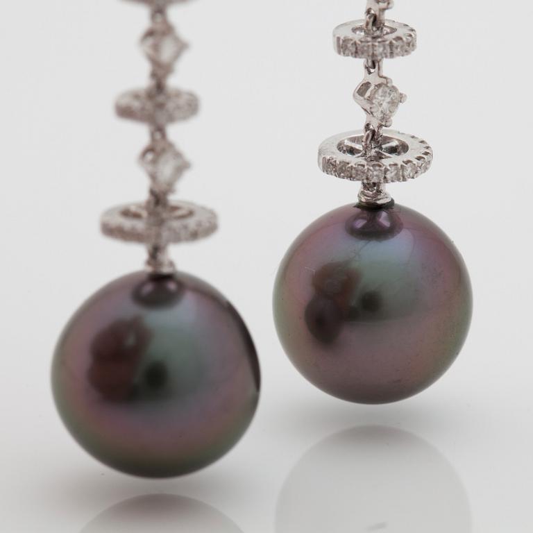 A pair of cultured Tahiti pearl and brilliant cut diamond earrings. Ø 12.5 mm.