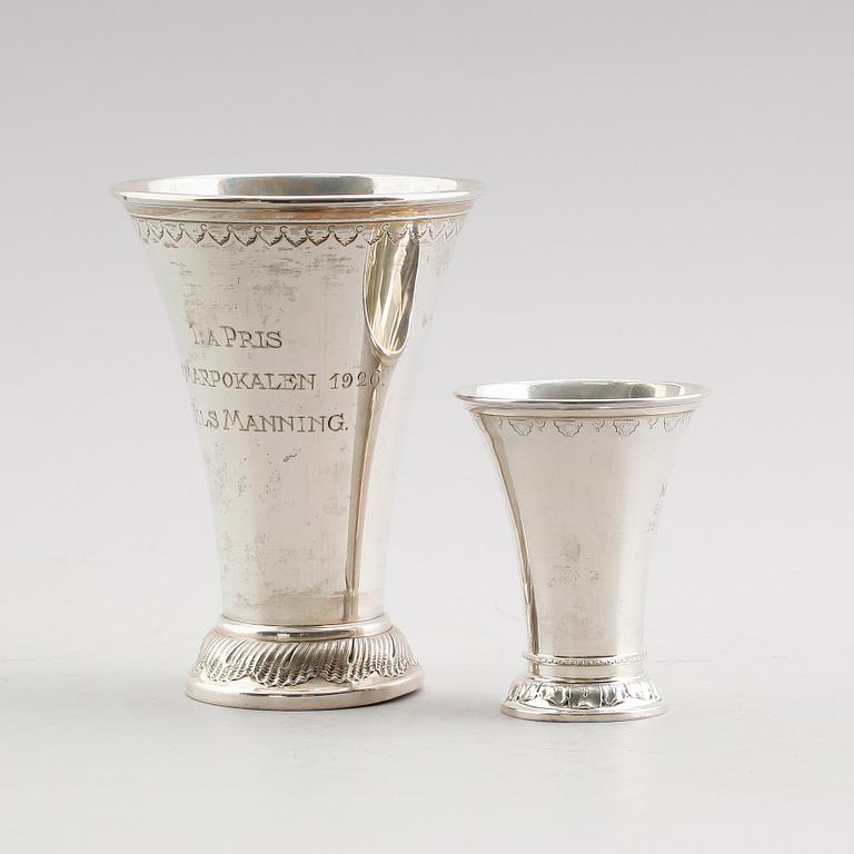 BÄGARE, 2 st, silver, svenska stämplar, 1924/26. Vikt ca 183 gram.