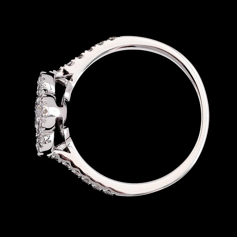 RING, 18K vitguld, diamanter tot ca 0.57 ct.