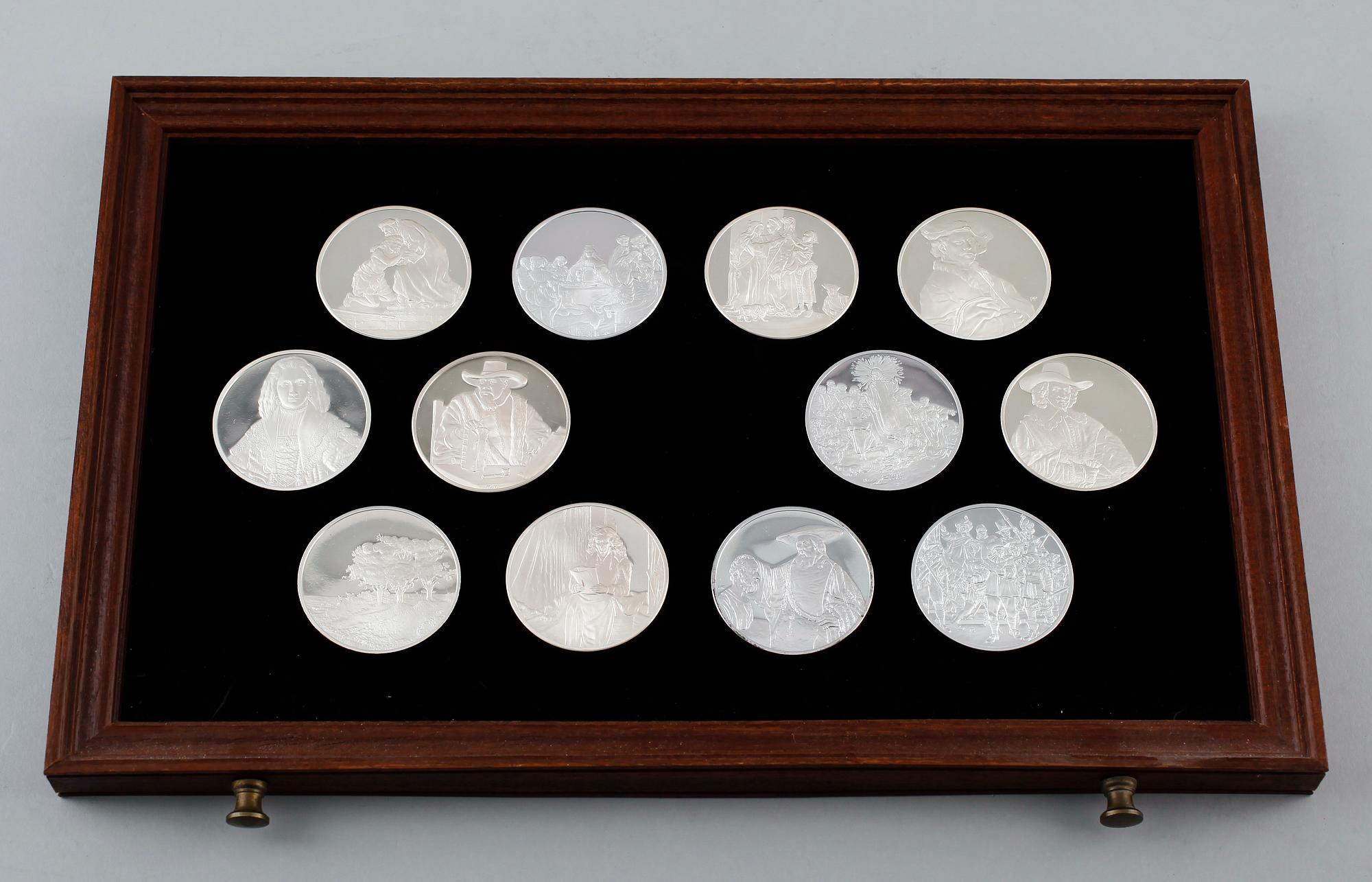 SAMLARMYNT, 50 st, sterlingsilver. Total silvervikt ca 3300 g.