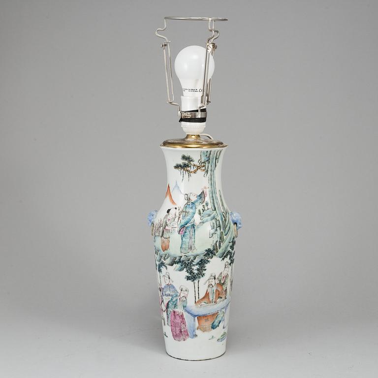 A famille rose vase, turned into a table lamp, Qing dynasty, late 19th century.