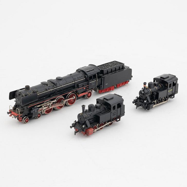 Märklin, three steam locomotives, model no 3029 and 3048, gauge H0, in boxes.