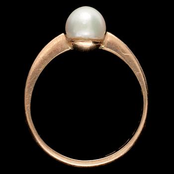 RING, 18k guld samt odlad pärla, Ceson, Göteborg, 1961. Vikt 4 g.