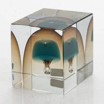 Oiva Toikka, vuosikuutio, signeerattu Oiva Toikka, Nuutajärvi 1983, numeroitu 97/2000.