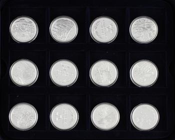 MINNESMYNT, 24 st, silver, "Sveriges regenter", 1900-talets andra hälft, vikt ca 640 g.